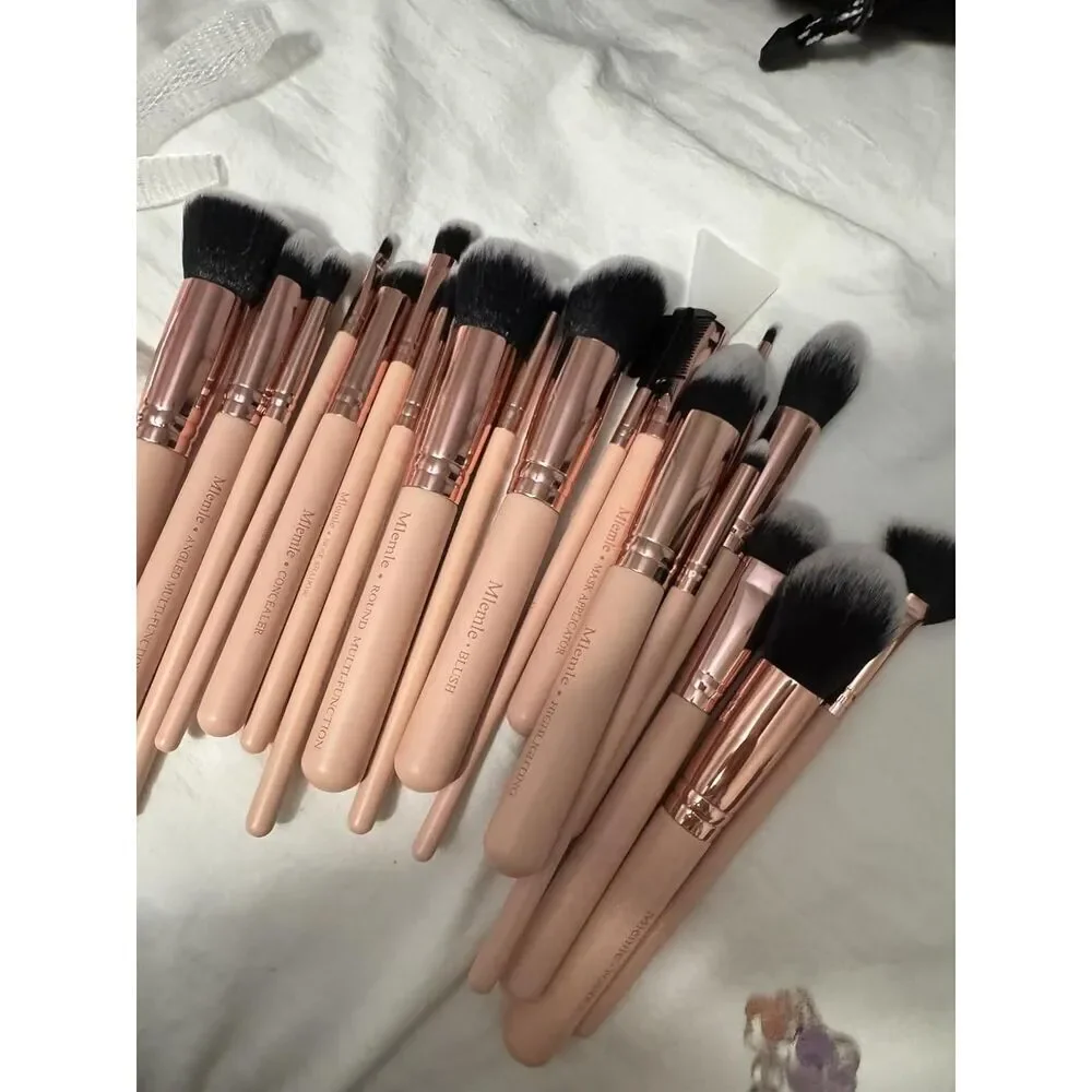 Mlemle 26 Pcs A01-Pink Makeup Brushes Set And 2 Powder Puff 3 Makeup Sponge